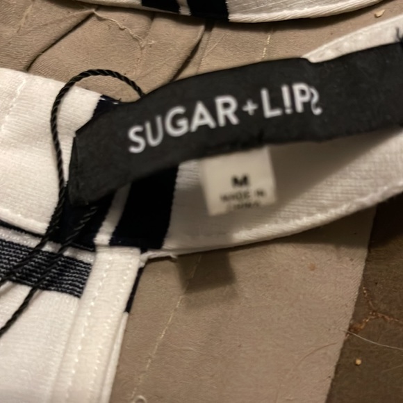 NWOT halter top with zipper front crop top. - Picture 6 of 9